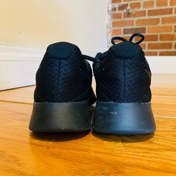 Size 9.5 - Nike Tanjun Black - 812654-001 - Picture 11 of 14